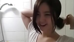 Korean Warm Girl Take A Bathtub
